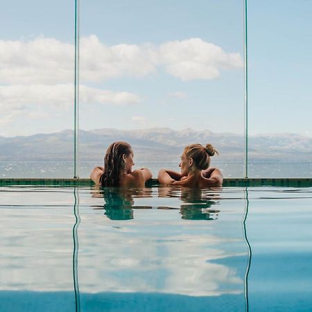 Alma Del Lago Suites & Spa San Carlos de Bariloche Eksteriør bilde Infinity pool