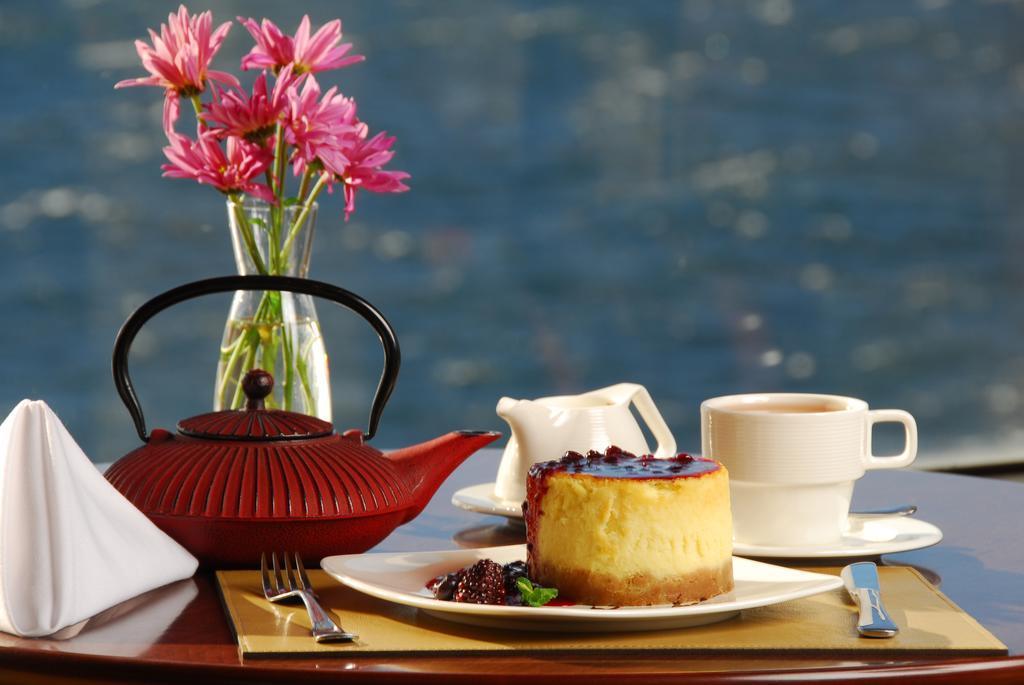 Alma Del Lago Suites & Spa San Carlos de Bariloche Eksteriør bilde A tea party