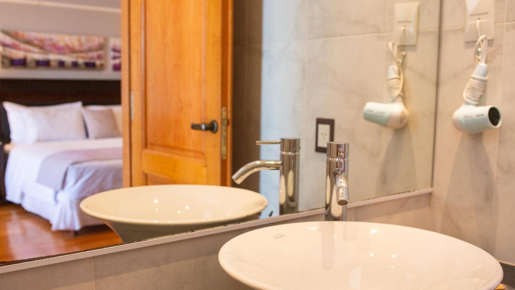 Alma Del Lago Suites & Spa San Carlos de Bariloche Eksteriør bilde Bathroom