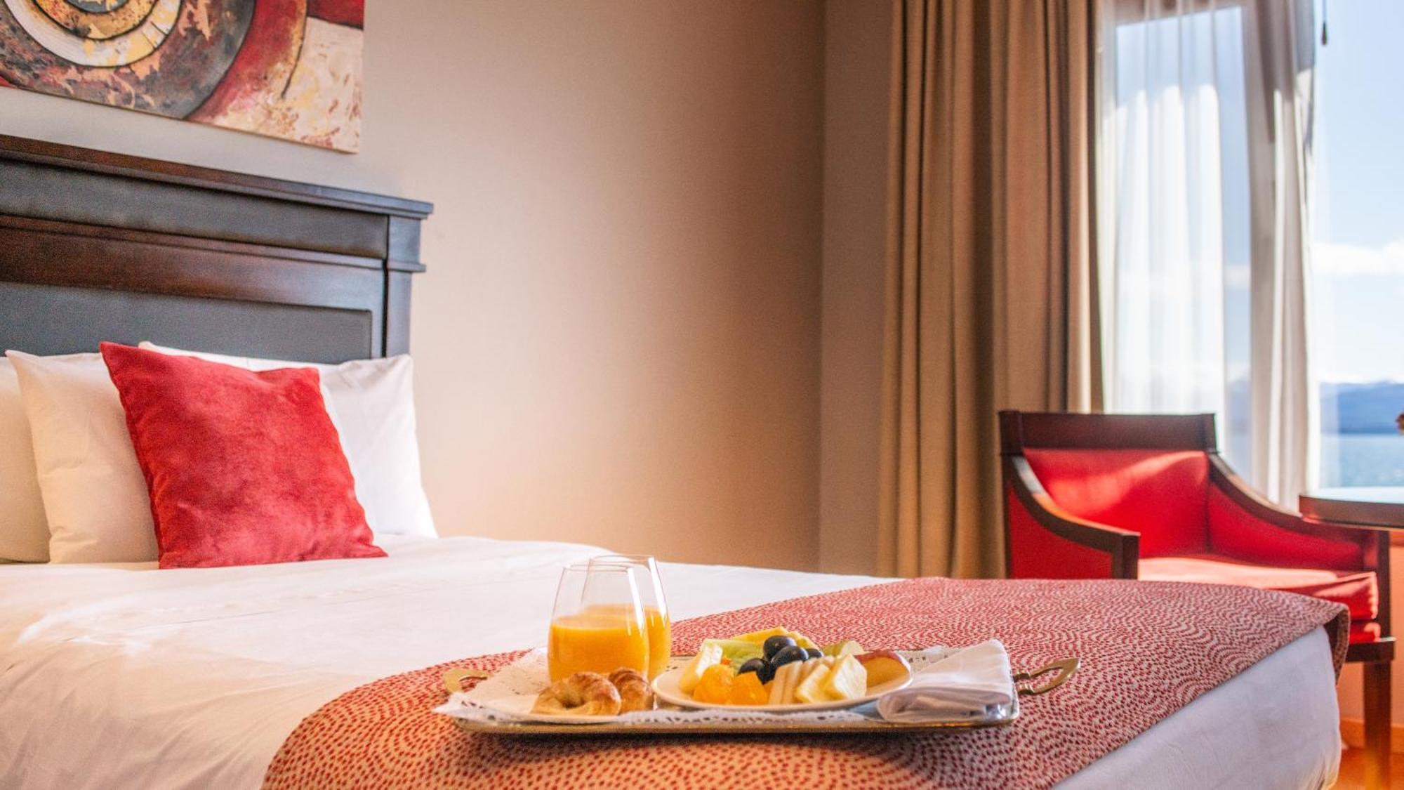 Alma Del Lago Suites & Spa San Carlos de Bariloche Eksteriør bilde Room service