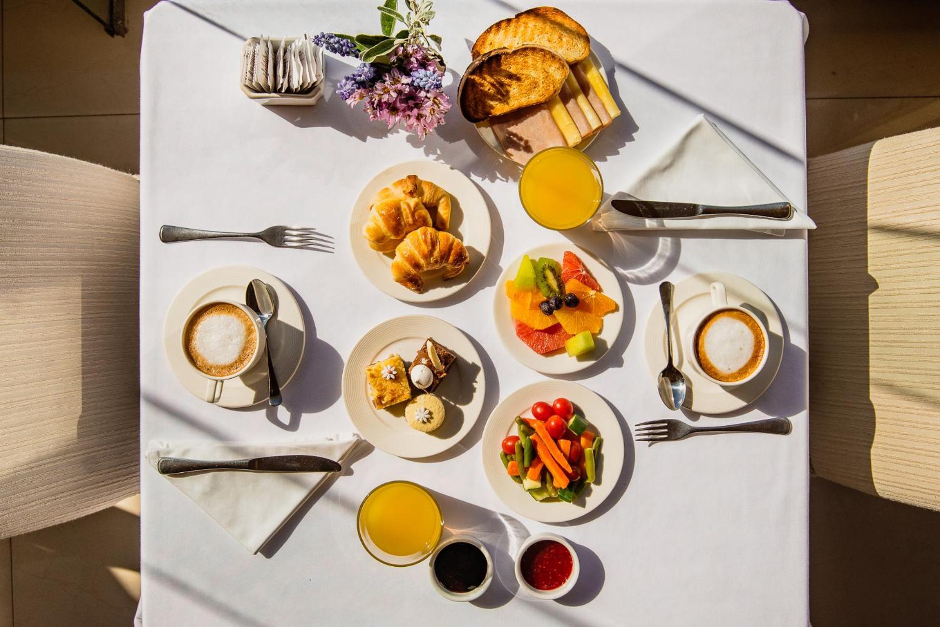Alma Del Lago Suites & Spa San Carlos de Bariloche Eksteriør bilde A typical breakfast