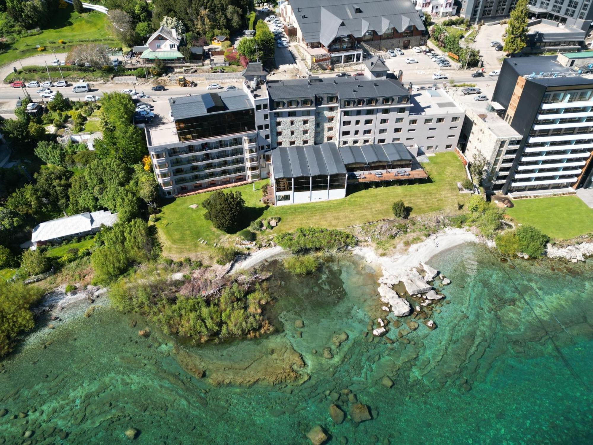 Alma Del Lago Suites & Spa San Carlos de Bariloche Eksteriør bilde Aerial view of the hotel
