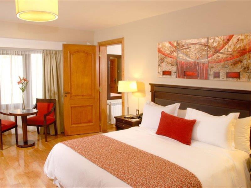 Alma Del Lago Suites & Spa San Carlos de Bariloche Eksteriør bilde A room at the hotel