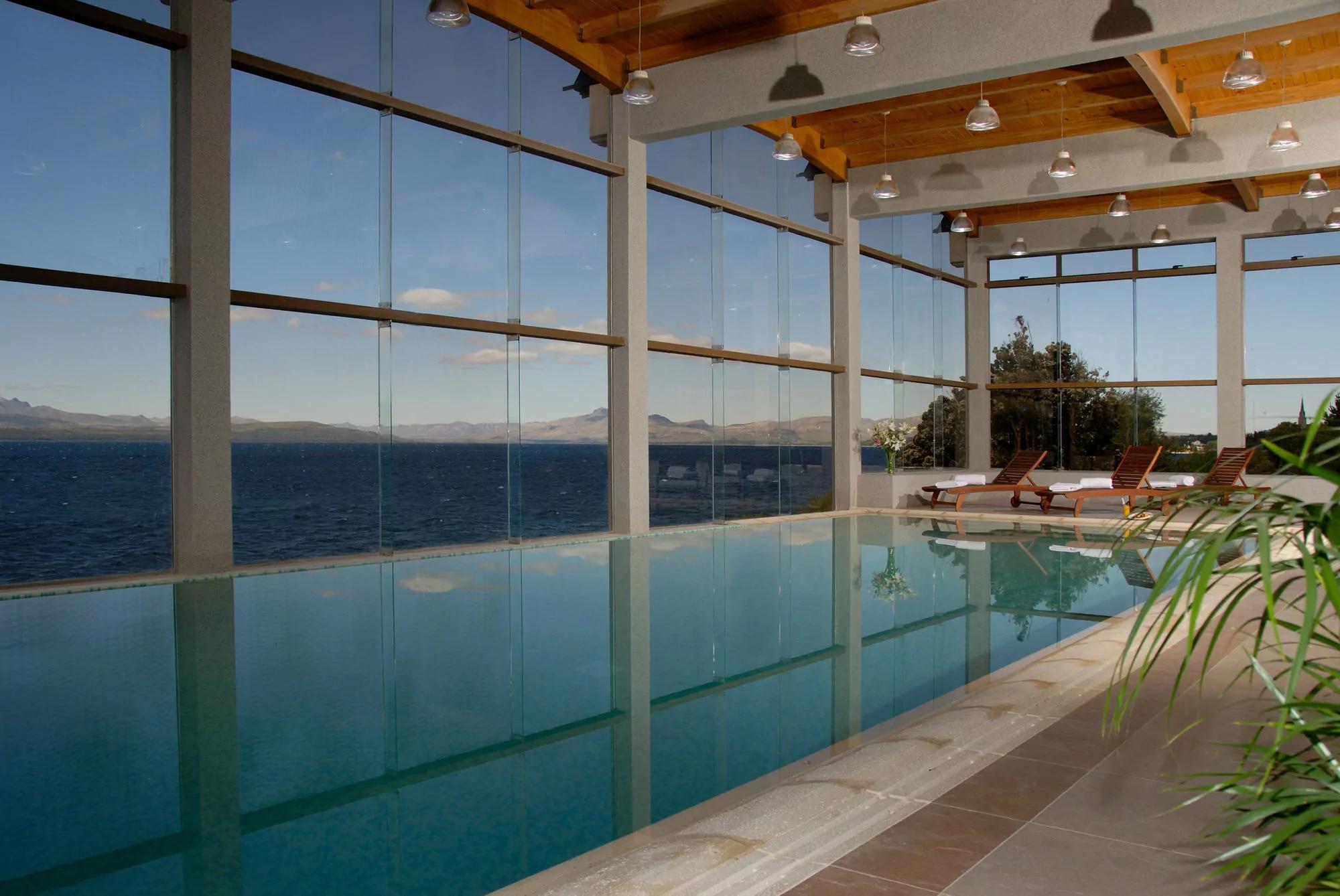 Alma Del Lago Suites & Spa San Carlos de Bariloche Eksteriør bilde The pool at the hotel
