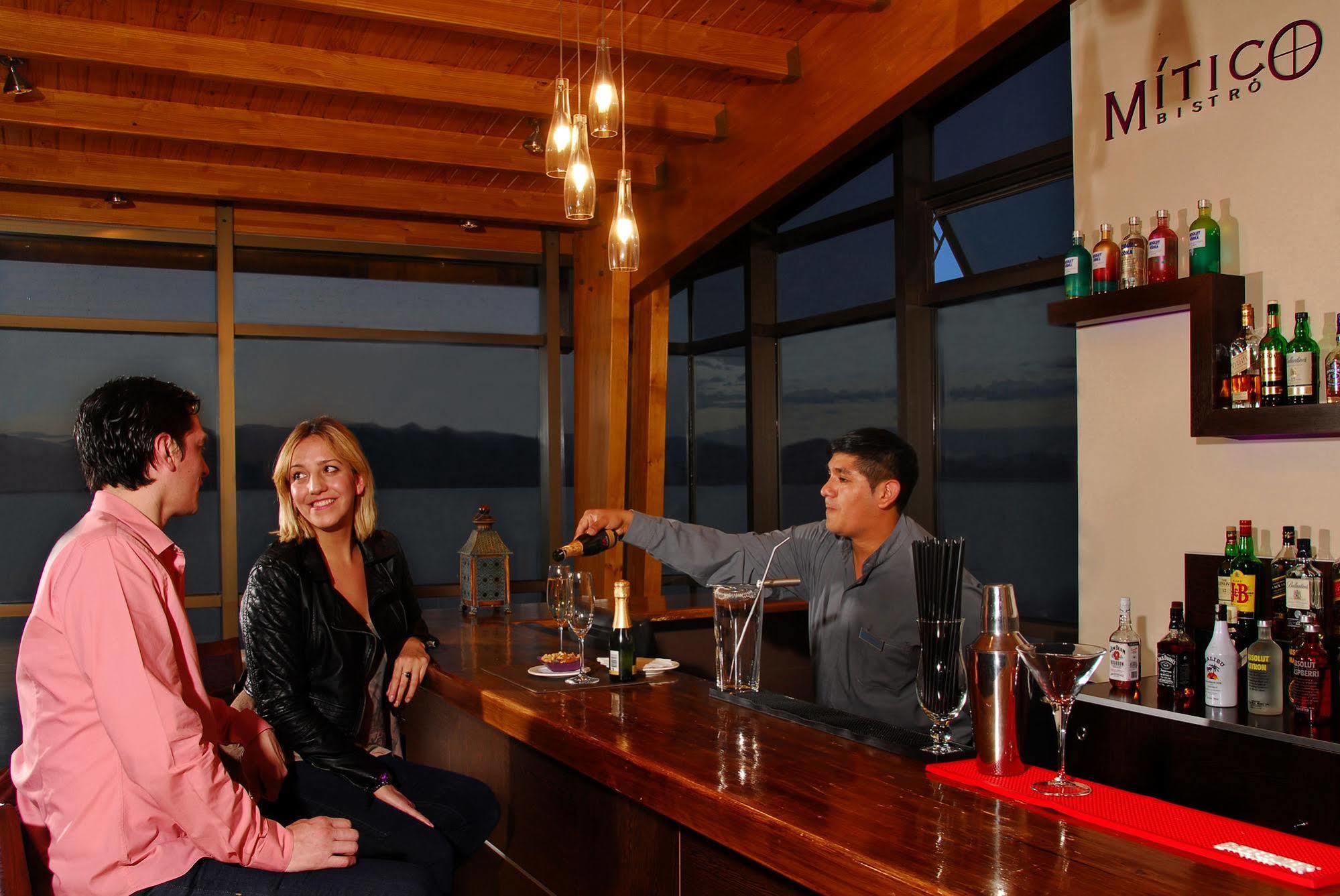 Alma Del Lago Suites & Spa San Carlos de Bariloche Eksteriør bilde Mitico Restaurant