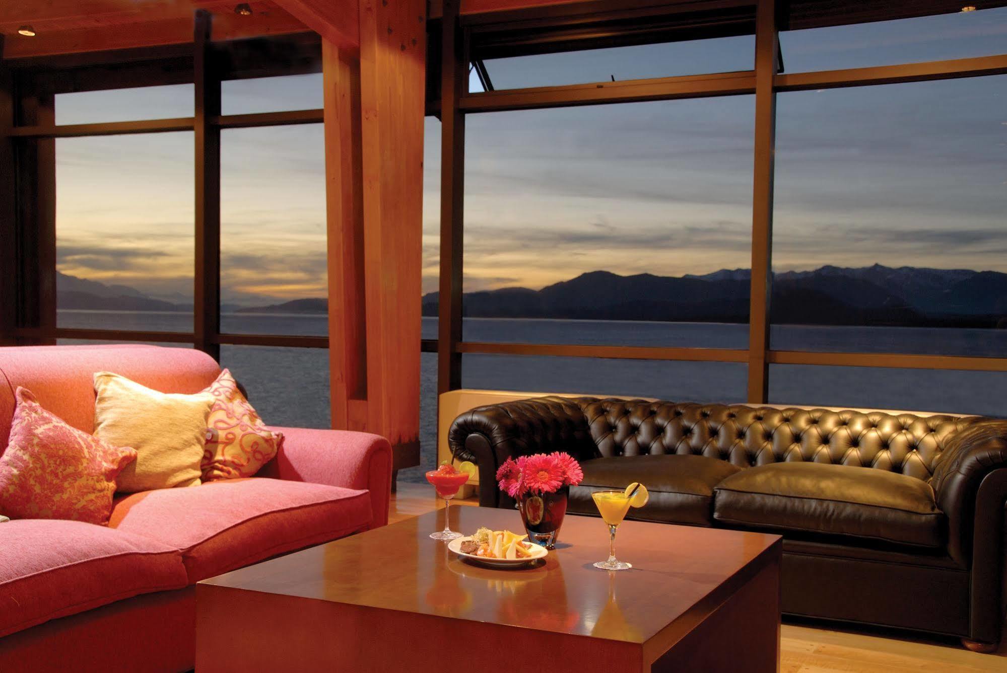 Alma Del Lago Suites & Spa San Carlos de Bariloche Eksteriør bilde The Living Room at the Hotel