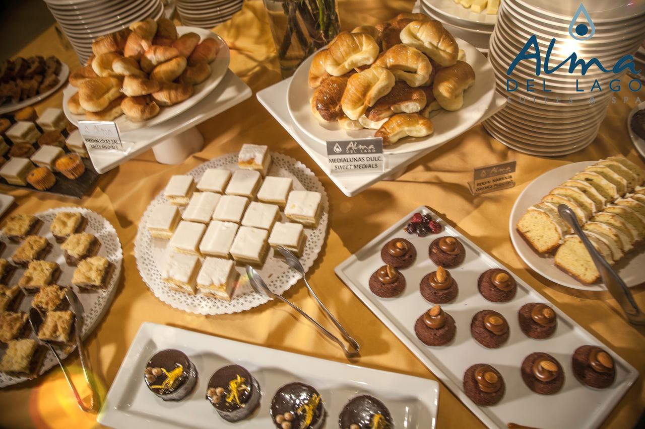 Alma Del Lago Suites & Spa San Carlos de Bariloche Eksteriør bilde A selection of desserts